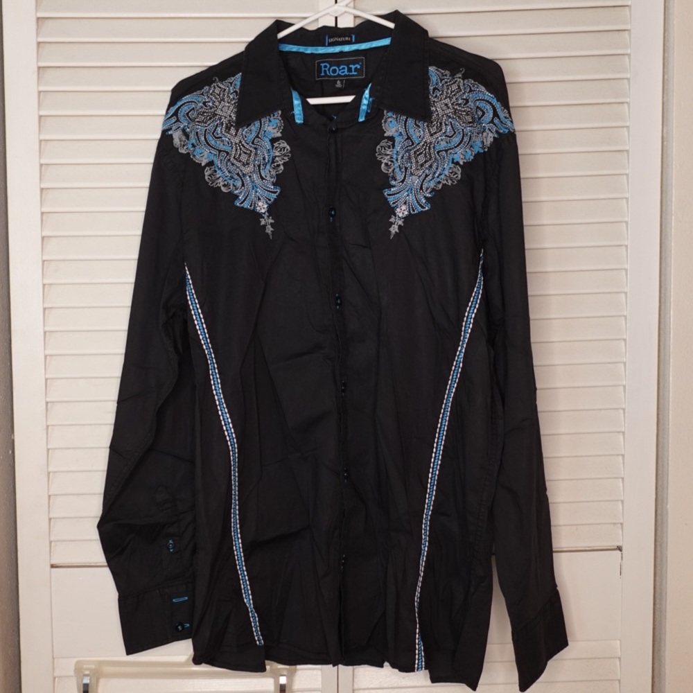 2000s Signature Roar men’s long sleeve button size - XL
